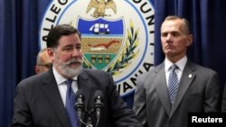 Gradonačelnik Pitsburga Bil Peduto na konferenciji za novinare dan posle napada u sinagogi "Drvo života". 