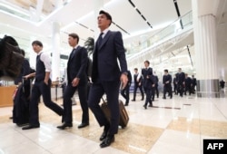 Tim sepak bola Jepang tiba di bandara Dubai untuk mengikuti turnamen Piala AFC Asian 2019, 3 Januari 2019.