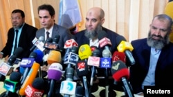 Younes Makhyoun, derrière à droite, chef du parti Salafist al-Nour, au siège du parti, Caire, 28 aout 2013.