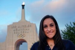Mantan anggota tim Senam Wanita A.S. Jordyn Wieber yang memenangkan medali emas dalam pembicaraan pertandingan Olimpiade 2012 saat wawancara di Los Angeles Memorial Coliseum pada hari Rabu, 13 September 2017. (Foto: AP)