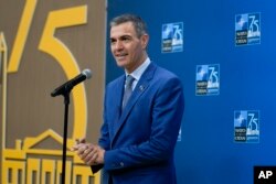 แฟ้มภาพ - นายกฯ เปโดร ซานเชส แห่งสเปน ขึ้นพูดที่เวทีการประชุมสุดยอดนาโต้ ในกรุงวอชิงตัน เมื่อ 10 ก.ค. 2567