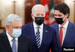 Presiden AS Joe Biden, Perdana Menteri Kanada Justin Trudeau, dan Presiden Meksiko Andres Manuel Lopez Obrador bertemu untuk KTT Pemimpin Amerika Utara (NALS) di Gedung Putih di Washington, AS 18 November 2021. (Foto: REUTERS/Jonathan Ernst)