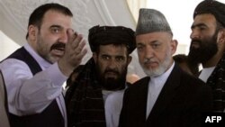 Ahmad Vali Karzay viloyat kengashini boshqarib kelar va notinch janubdagi eng qudratli rasmiylaridan biri bo’lgan