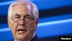 Mwenyekiti na mtendaji mkuu wa ExxonMobil Rex Tillerson akizungumza wakati wa mkutano wa nishati mjini Houston, Texas April 21, 2015. 