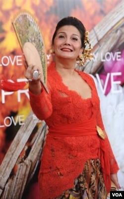 Aktris Christine Hakim yang memerankan tokoh Wayan,juga datang dari Indonesia untuk menghadiri pemutaran perdana film ini di New York.