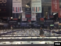 Final preparations are made in the hall where the 2016 vice presidential debate will be held at Longwood University, in Farmville, Virginia, Oct. 3, 2016. (K. Gypson / VOA)