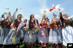 波兰民族舞蹈者为迎接天主教教宗方济各来访而彩排（2016年7月27日）