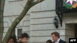 Bəxtiyar Hacıyevin tələbə yoldaşları Azərbaycan səfirliyinin önündə bir araya gəldi (VİDEO)