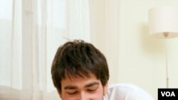 Penelitian di Nothwestern dan lainnya menunjukkan hal terbaik yang dapat dilakukan orang tua adalah berbicara dengan bayi mereka.