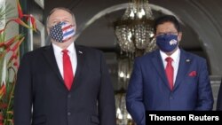 마이크 폼페오 미 국무장관과 수리남의 찬 산토키 대통령이 지난 17일 파라마리보에서 회담을 했다. 
