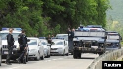 Policijska akcija na sjeveru Kosova izvedena je jučer i rezultirala je hapšenjem 19 policijskih službenika