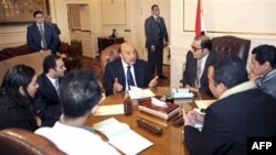 Potpredsednik Egipta razgovara sa predstavnicima demonstranata