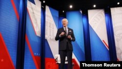 조 바이든 미국 대통령이 16일 밀워키에서 열린 CNN 타운홀에서 발언하고 있다. 