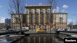 Đại sứ quán Hoa Kỳ ở Moscow, Nga. Ảnh chụp ngày 29/3/2018. REUTERS/Tatyana Makeyeva