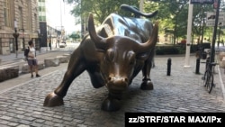 Arhiva - Atmosfera u i oko Vol strita i njujorške berze, 14. juna 2020. u Njujorku.