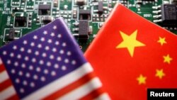 پرچم‌‌های چین و آمریکا 