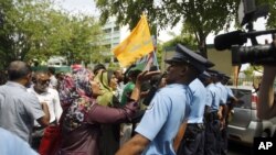 5 anos após o &quot;crash&quot; (queda), os preços dos imóveis conhecem novos picos. A consultora Knight Frank lançou o TOP 10 dos mercados imobiliários mais quentes. Das economias emergentes às maduras, estão nesta lista algumas pistas de onde compensa investir. Descubra onde as casas valorizam mais rapidamente