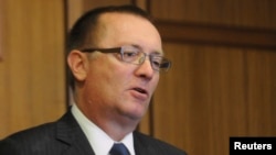 제프리 펠트만 대사.