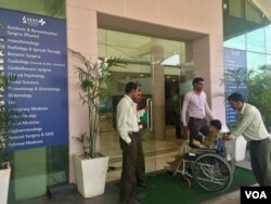 Private hospitals in India offer state-of-the-art facilities but only people in upper income groups can afford them. (A. Pasricha/VOA)