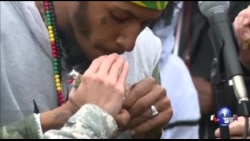 呼吁修改缉毒法：活动人士国会山吸大麻