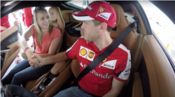 앨라니스 킹(왼쪽) 기자가 지난 2015년 US 그랑프리 자동차경주 현장에서 F1 대회 4차례 우승자인 세바스찬 베텔 선수를 인터뷰하고 있다.