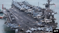 যুক্তরাষ্ট্রের পরমাণু শক্তিচালিত বিমানবাহী রণতরী ইউএসএস কার্ল ভিনসন ২০২৫ সালের ২ মার্চ দক্ষিণ কোরিয়ার বন্দর নগরী বুসানের নৌঘাঁটিতে পৌঁছায়।