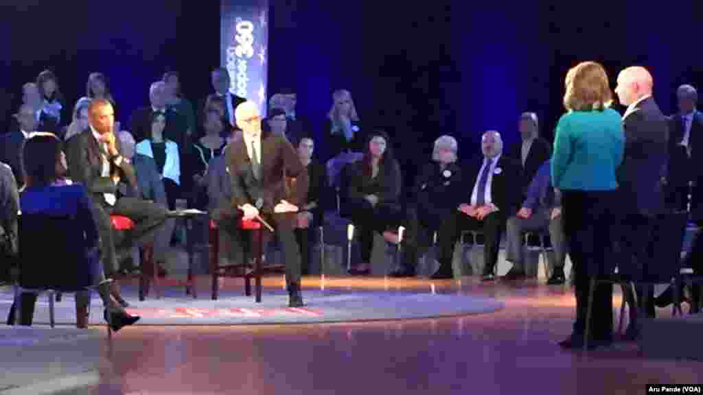 Former U.S. Rep. Gabby Giffords of Arizona, in green jacket, and her husband, Mark Kelly, left, participate in President Barack Obama&#39;s televised town hall at George Mason University in Fairfax, Va., Jan. 7, 2016. Gabby Giffords was shot during a campaign event in Arizona in 2011.