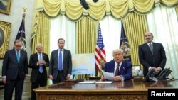 Американскиот претседател Доналд Трамп потпиша извршни наредби за реципрочни царини во Вашингтон