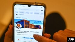 រូប​ឯកសារ៖ ទំព័រ​ហ្វេសប៊ុក​របស់​លោក​នាយករដ្ឋមន្ត្រី ហ៊ុន សែន ដែល​មាន​អ្នក​តាមដាន​ជាង​១៤​លាន​នាក់​ កាល​ពីថ្ងៃ​ទី​៣០ ខែ​មិថុនា ឆ្នាំ​២០២៣ នៅ​មុន​ពេល​ទំព័រ​នេះ​ត្រូវ​លោក​សម្រេច​ឱ្យ​លុប​ចោល។