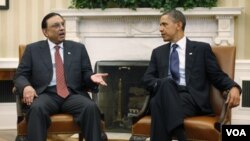 President AS, Barack Obama saat menerima Presiden Pakistan, Asif Ali Zardari di Gedung Putih (foto: dok.). Menlu Clinton berharap kerjasama AS-Pakistan akan terus ditingkatkan dalam perang melawan teror.