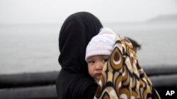 پولیو تنها با دو قطره واکسین می تواند وقایه شود و هیچ تداوی تاکنون برای آن وجود ندارد.