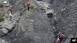 Un panneau devant un centre de vote d&#39;Arlington, Virginie, le 5 novembre 2016 (VOA/Nicolas Pinault)