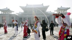 朝鲜庆祝火箭发射成功