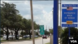 Vietnamese immigrants and their children divided on US border policy. (Elizabeth Lee/VOA)