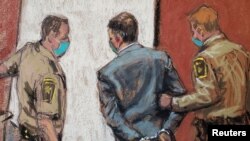 L'ancien policier de Minneapolis, Derek Chauvin, est emmené avec des menottes après que le jury l'ait déclaré coupable de tous les chefs d'accusation dans son procès pour la mort de George Floyd à Minneapolis, Minnesota, États-Unis, le 20 avril 2021 dans ce croquis de salle d'aud