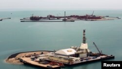 تاسیسات نفتی در دریای خزر، قزاقستان، ٧ آوریل ٢۰۱۳ 