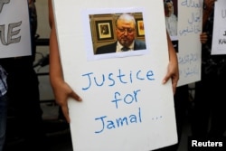 印尼一名抗议者2018年10月19日要求对杀害卡舒吉的人绳之以法（路透社）