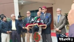 বিজিবি সদর দফতরের সম্মেলন কক্ষে কমিশনের প্রথম বৈঠক শেষে ব্রিফিংয়ে মেজর জেনারেল (অব.) আ ল ম ফজলুর রহমান। ২৬ ডিসেম্বর, ২০২৪।