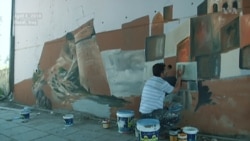 Mosul Artist Paints Over IS Graffiti With Murals of City's Old Glory