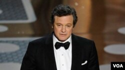 Colin Firth menerima Oscar untuk perannya sebagai Raja George VI dalam 'The King's Speech.'
