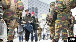 Vojnici patroliraju Briselom