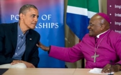 FILE - US President Barack Obama (L) sits next to South Africa's Nobel peace laureate Archbishop Desmond Tutu following a tour of the Desmond Tutu HIV Foundation Youth Centre in Cape Town, South Africa, on June 30, 2013.