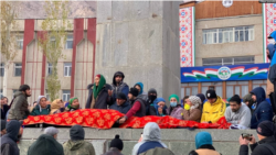 Tog'li Badaxshon ma'muriy binosi qarshisida namoyish. 26-noyabr, 2021.