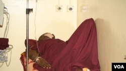 A man rests in the hospital after 71 people were killed and 124 injured when a bomb exploded at a bus station just outside Abuja, Nigeria, April 15, 2014. (Heather Murdock for VOA)