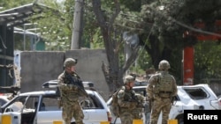 北约部队9月5日在阿富汗首都喀布尔对一个自杀炸弹攻击事件展开调查。