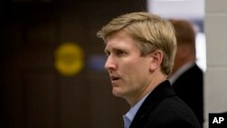 លោក Nick Ayers អញ្ជើញ​ទៅ​ដល់​សន្និសីទ​កាសែត​មួយ​ជាមួយ​នឹង​លោក​ប្រធានាធិបតី​ ដូណាល់ ត្រាំ កាលពី​ថ្ងៃទី៦ ខែមករា ឆ្នាំ២០១៨។