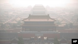 Polusi di Beijing, China (foto: dok). Pihak berwenang Beijing mengeluarkan peringatan "siaga oranye" terkait polusi di kota tersebut, Rabu (16/11),