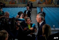 เยนส์ สโตลเทนเบิร์ก เลขาธิการองค์การสนธิสัญญาแอตแลนติกเหนือ (นาโต้) พูดกับสื่อ ระหว่างเยือนนอร์เวย์อย่างเป็นทางการ เมื่อ 5 ก.ย. 2567