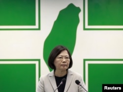 Taiwan's main opposition Democratic Progressive Party (DPP) Chairperson Tsai Ing-wen gives a speech before their central standing committee in Taipei, Taiwan, Nov. 4, 2015.