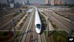 中国高速动车试行从北京开往上海（2011年6月27日）